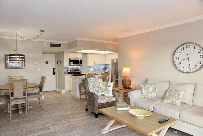 Building Photo - 4900 Brittany Dr S