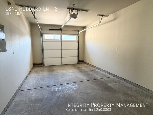 Building Photo - 1841 Hubbard Ln