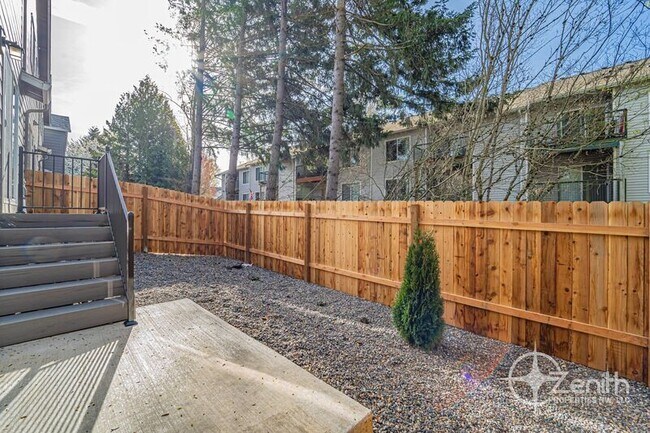 Building Photo - 4716 NE 37th Ct