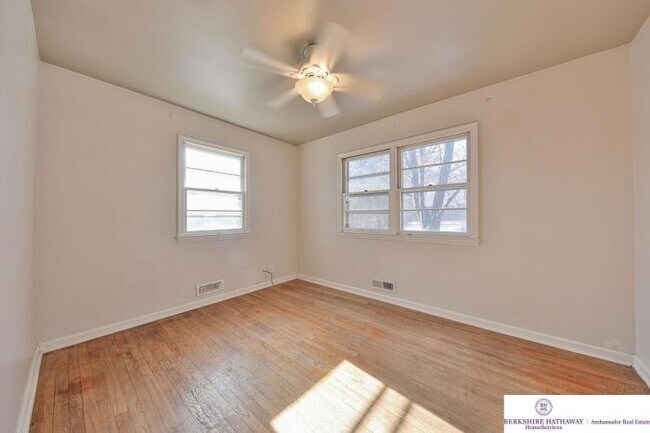 Building Photo - 3 bedroom in Omaha NE 68114
