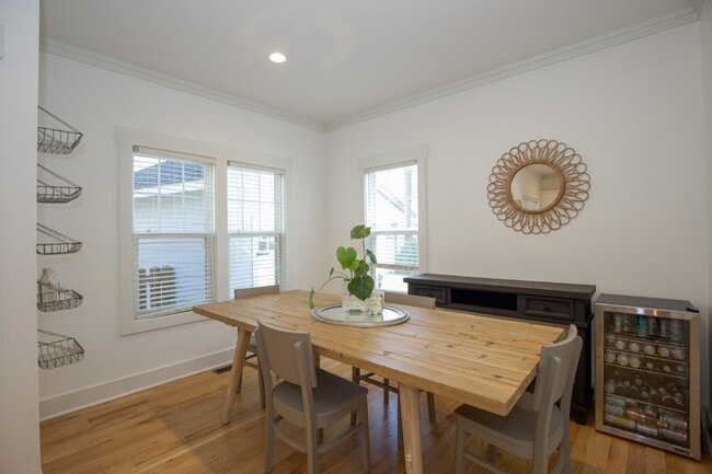 Building Photo - Charming Cottage in DOWNTOWN Southern Pines