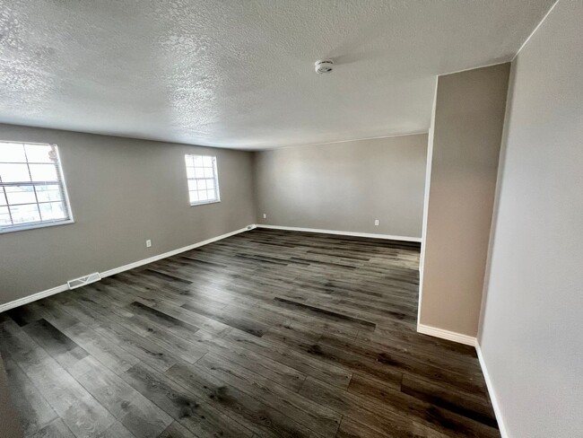 Building Photo - $0 DEPOSIT OPTION! STUNNING 5 BED 3.5 BATH...