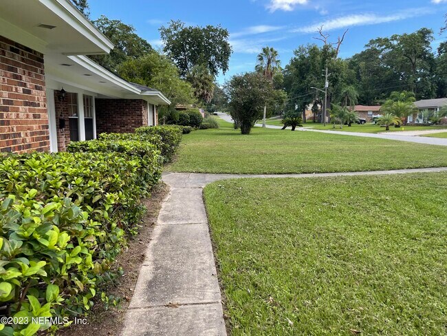 Building Photo - 5391 Golf Course Dr