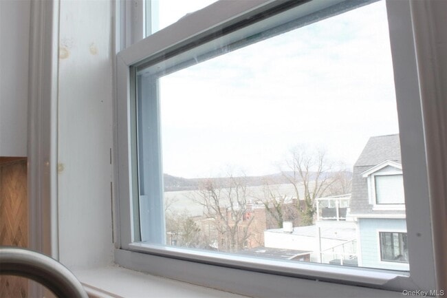 Building Photo - 451 Warburton Ave