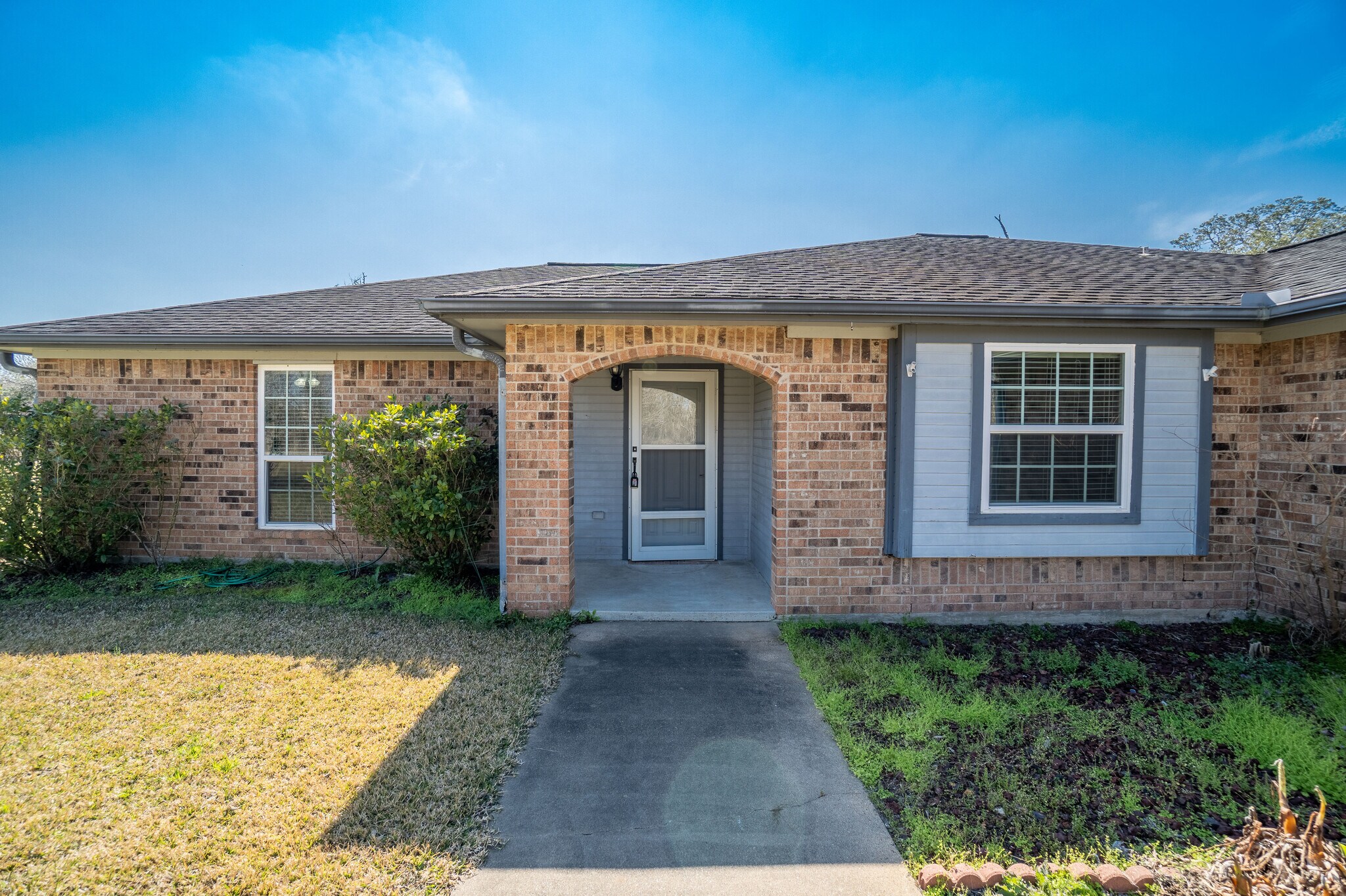 Building Photo - 140 Lakewood Dr