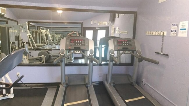 Building Photo - 2312 Balsam Dr