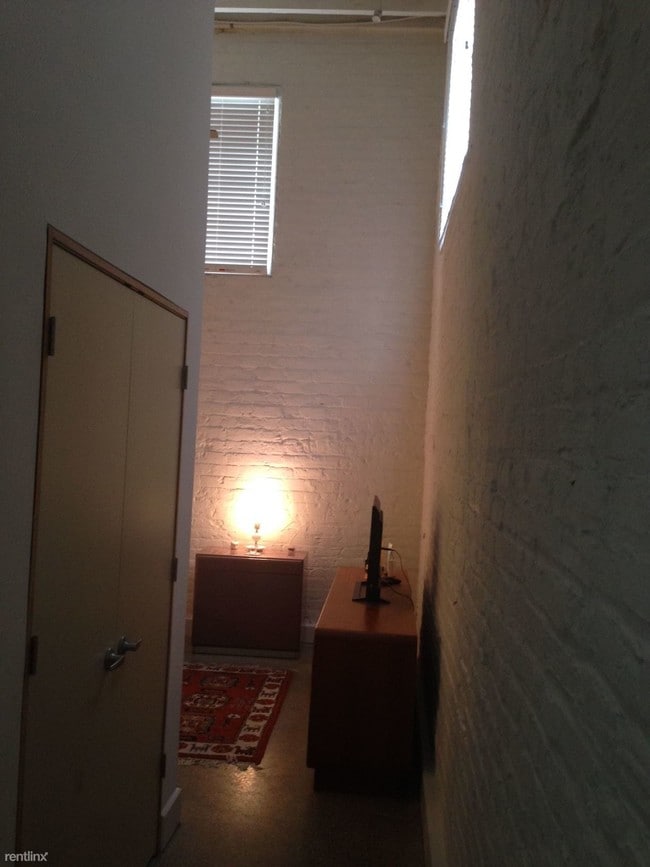 Building Photo - 408 N 3rd St