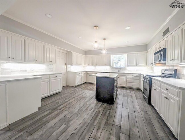 Building Photo - 2101 Berkeley Dr