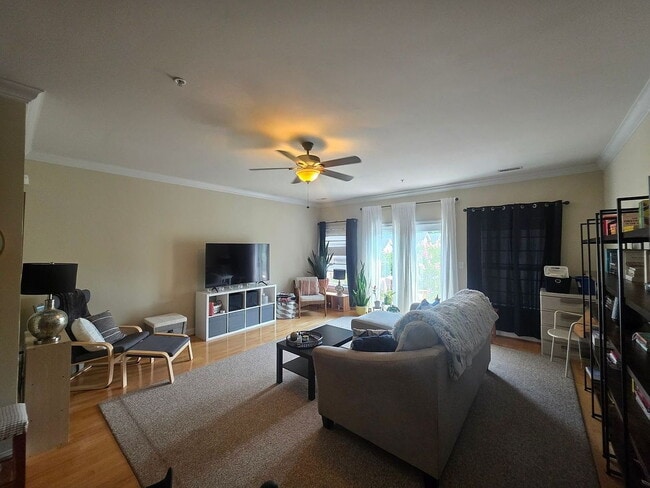 Building Photo - "Charming 2-Bed, 2-Bath Spacious Retreat in Norfolk - 1,500 Sq Ft of Modern Comfort!"