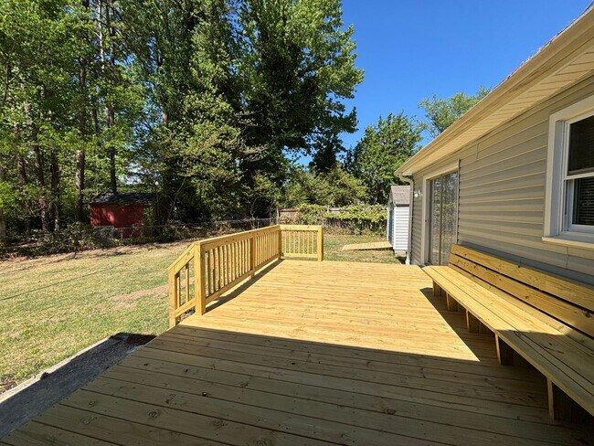 Building Photo - Renovated 3-bedroom convenient to major highways