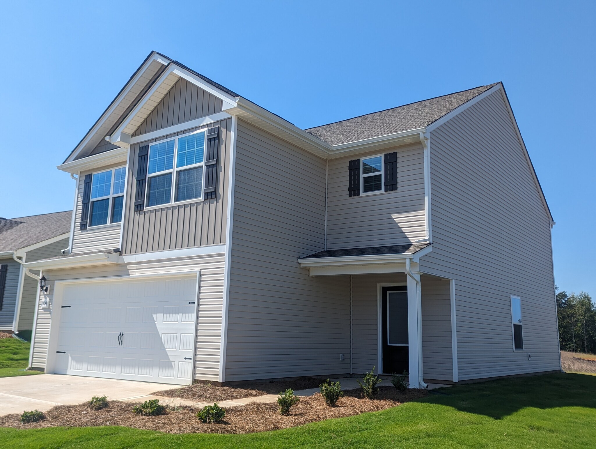 Building Photo - Room in House on Nia Rd