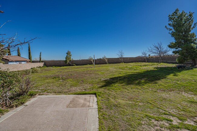 Building Photo - Stunning 4-Bedroom Home for Rent in Palmdale!