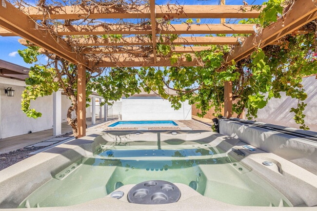 Building Photo - 51480 Avenida Obregon