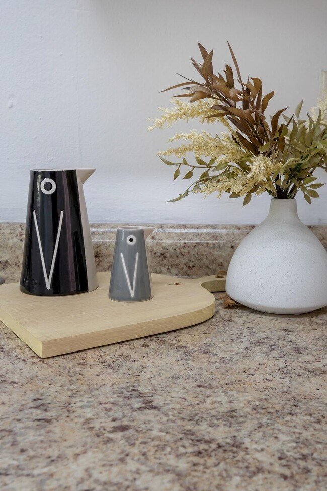 Building Photo - 3421 Sunnyside Dr