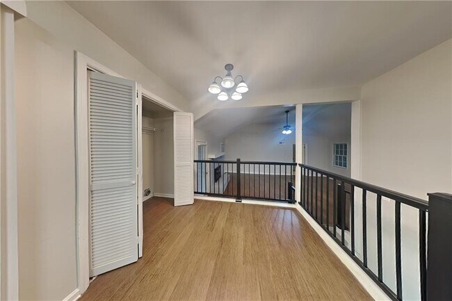 Building Photo - 1104 Canterbury Ln