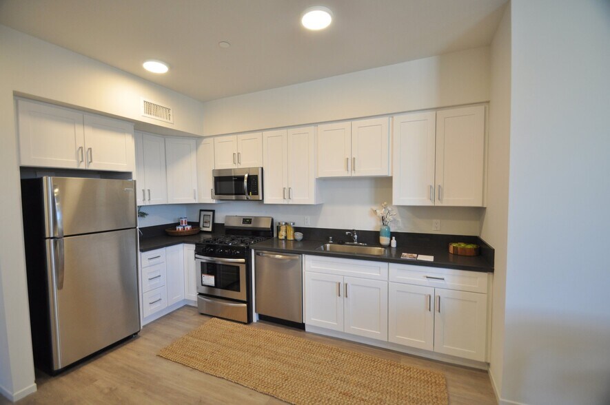 Building Photo - 5720 Klump Ave