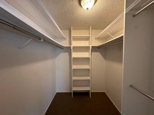 Building Photo - BEAUTIFUL BREATH TAKING VIEW UNIT!!! MUST ...