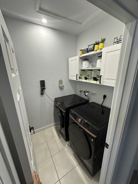 Laundry room - 1481 SE 25th Ter