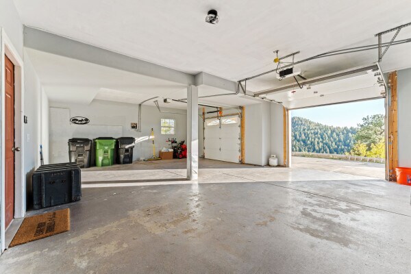 Building Photo - 11770 Leavenworth Dr