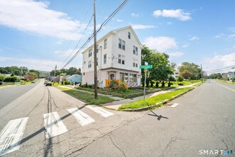 Building Photo - 143 Divinity St