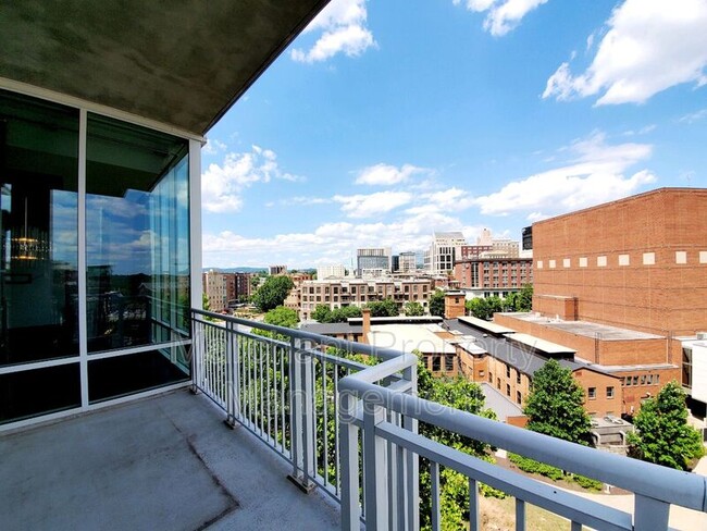 Building Photo - 220 Riverplace