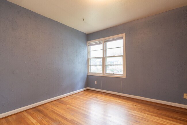 Building Photo - 5412-5420-5420 NE 9th Ave