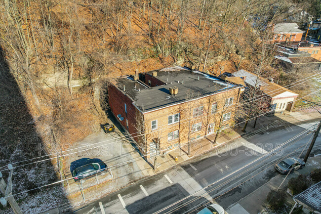 Building Photo - 1316-1318 Woods Run Avenue - 1318 Woods Ru...