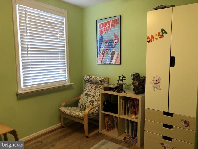 Building Photo - 10119 Greeley Ave