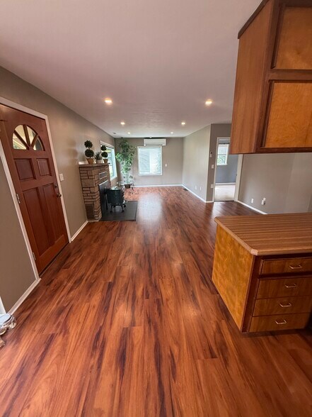 Building Photo - 6840 NE Wood Bay Ln