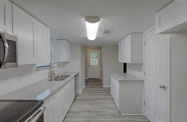 Building Photo - 22311 Warwick Glen Dr