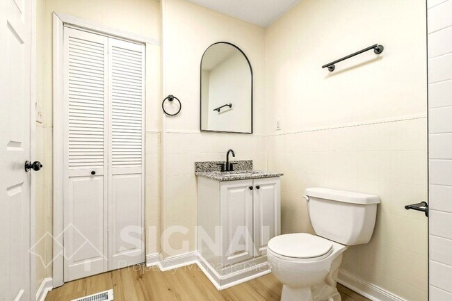 Building Photo - 425 Oak St