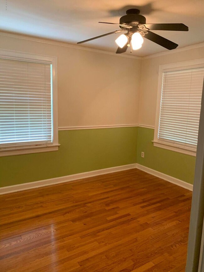 Building Photo - Charming 2/1 in the heart of St. Nicholas