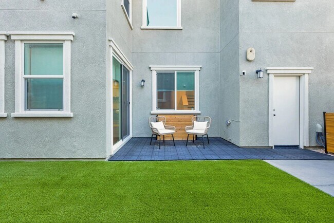 Building Photo - Eco-Friendly 3BR Home in Palmdale