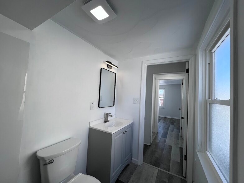 Building Photo - 866 Miller Ave