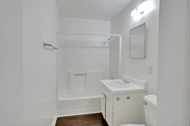 Building Photo - 2 Bedroom, 1 Bathroom Duplex in Gallatin!