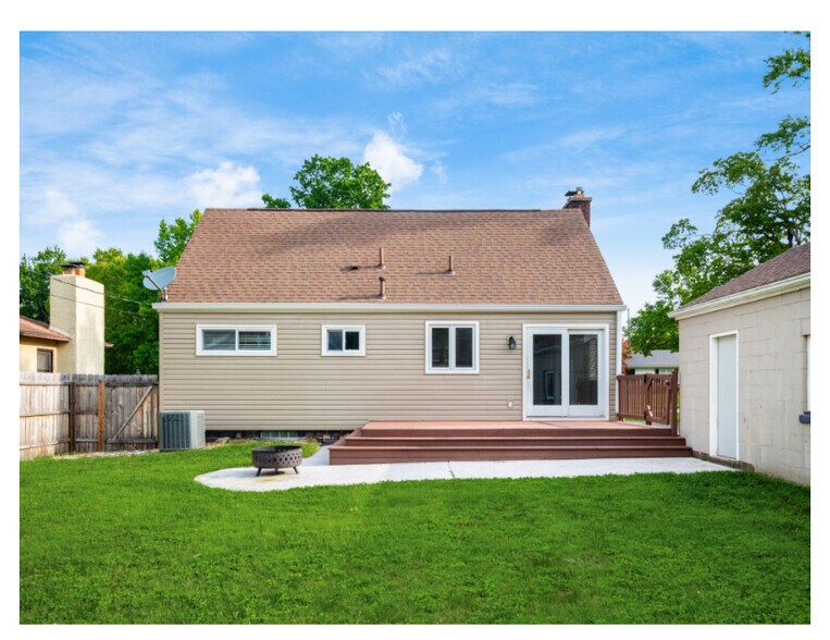 Building Photo - 2295 Shrewsbury Rd
