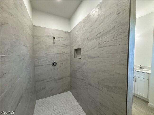 Building Photo - 3005 31st St W