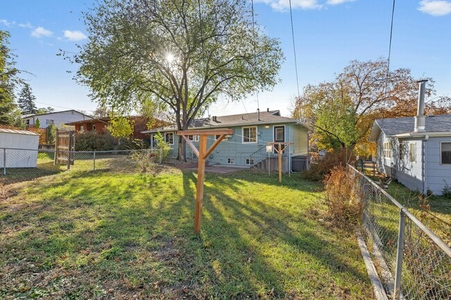 Building Photo - 2011 Woodburn St