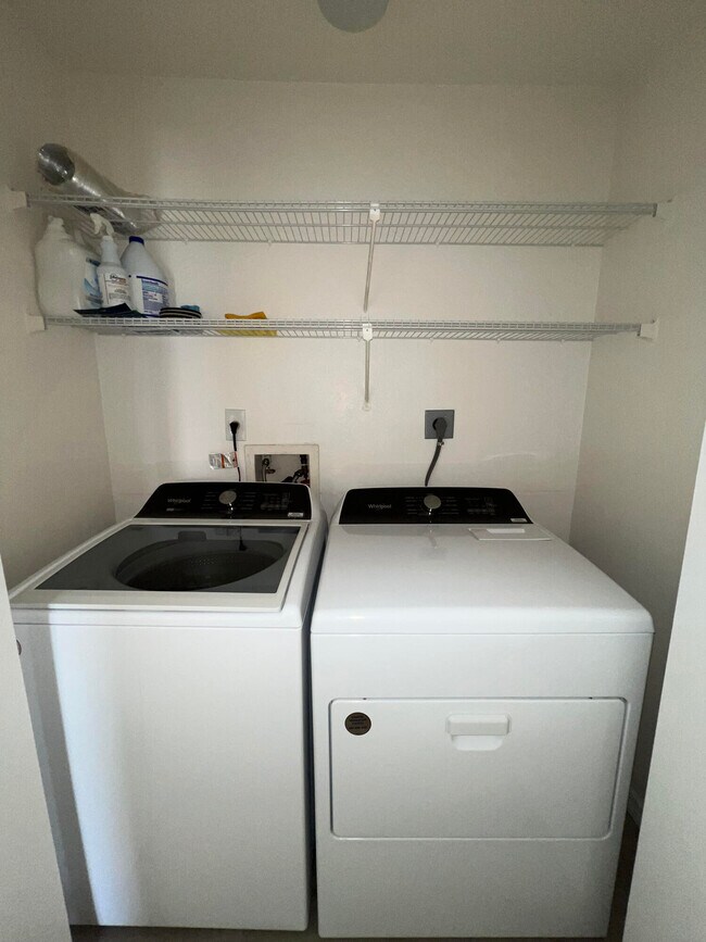 Building Photo - 899 Riverside Dr