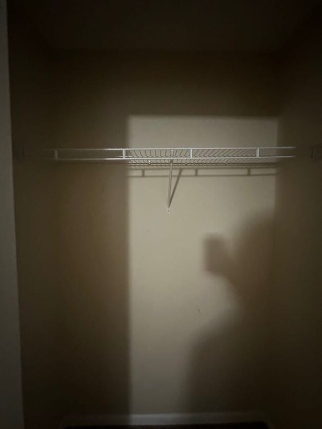 Building Photo - Dunwoody Subdivision - End Unit!  EXTRA PARKING!