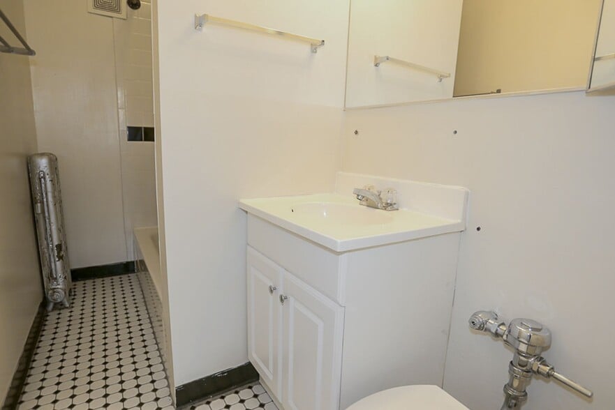 Building Photo - 1036 W Dakin St