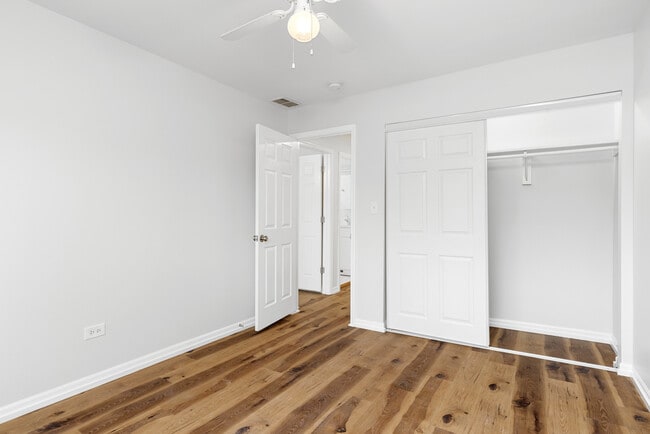 Building Photo - 8824 Robin Dr