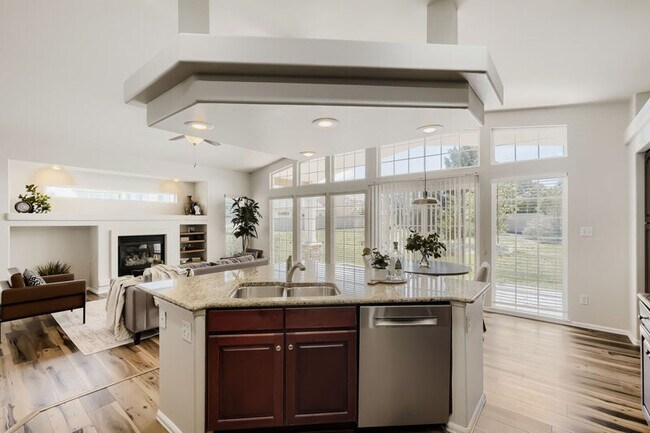 Building Photo - 9506 Hollydale Ct