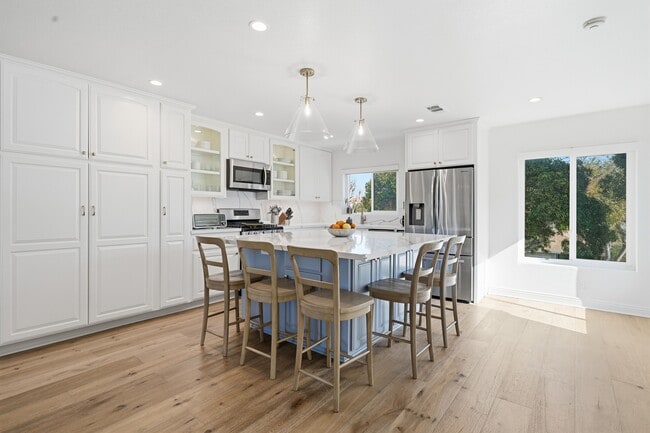 Building Photo - 125 S Juanita Ave