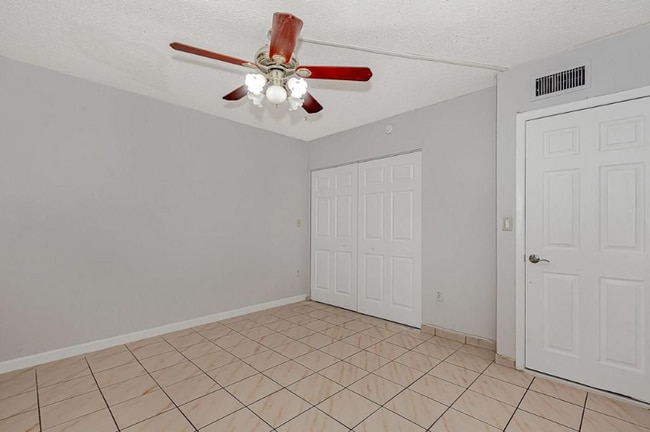 Building Photo - 740 NW 105th Pl