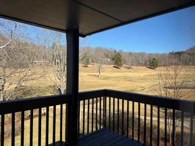 Building Photo - 2-Bed, 2-Bath Condo, The Greens/Waynesville NC