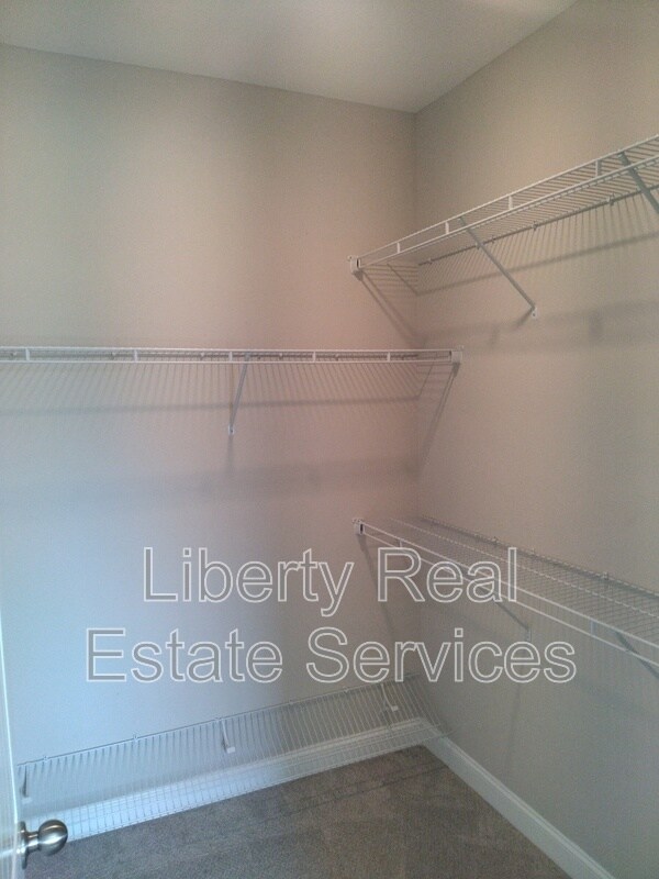 Building Photo - 729 Burke Dr