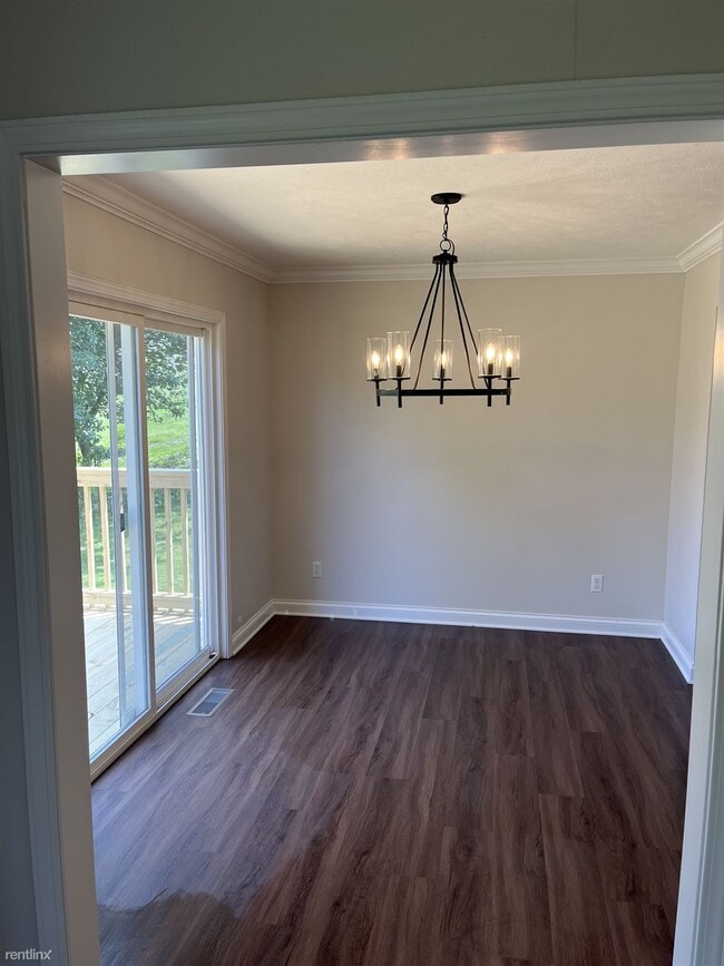 Building Photo - 3 br, 2 bath House - 2550 Louisville Boatd...