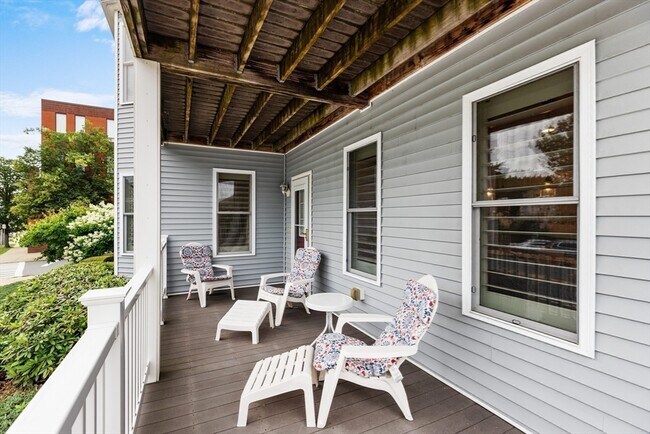 Building Photo - 46 Yale Ave