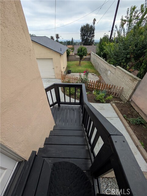 Building Photo - 1108 E Altadena Dr